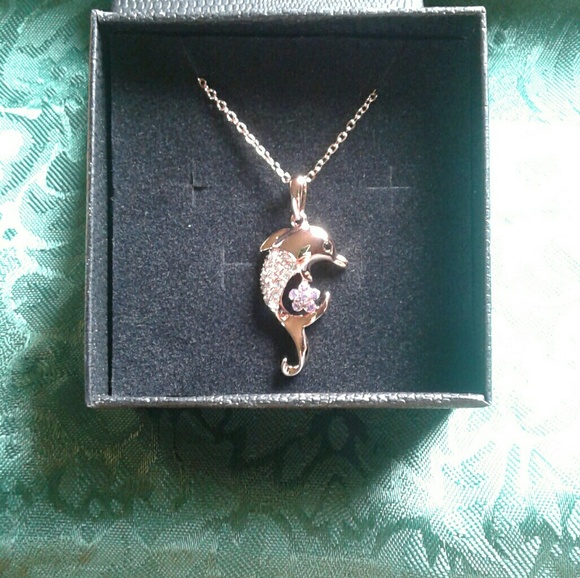 Dolphin necklace - Picture 3 of 3